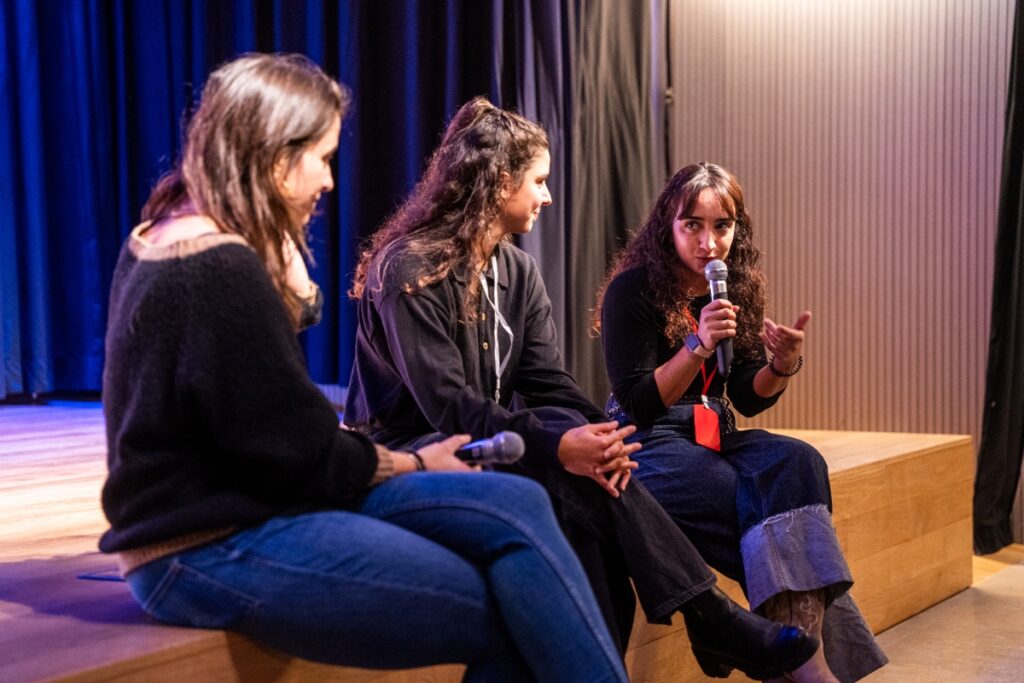 Inauguración de la exposición fotográfica "Reveladas" realizada por Intress para el 25N