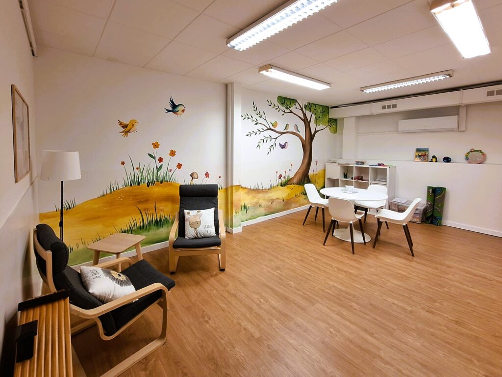 Foto del nuevo mural en el Punto de Encuentro de Sabadell (Intress)